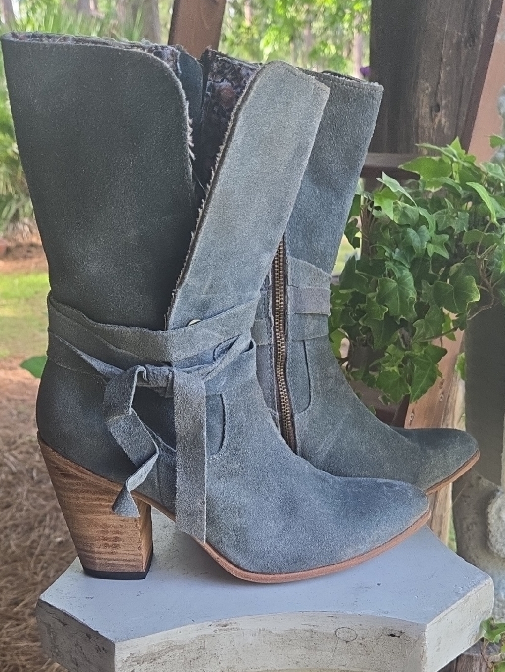 Freebird By Steven Riot Slate Blue Suede Block Heel Boot Size 11